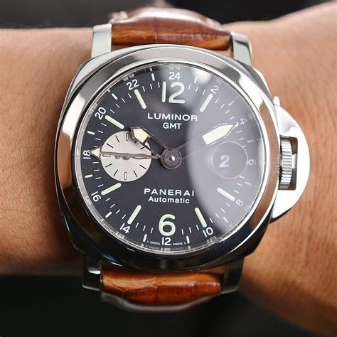 Panerai Luminor 44 gmt automatic